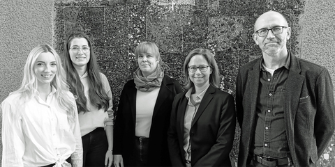 Foto von Mitarbeiterinnen und eines Mitarbeiters für den sozialen Dienst