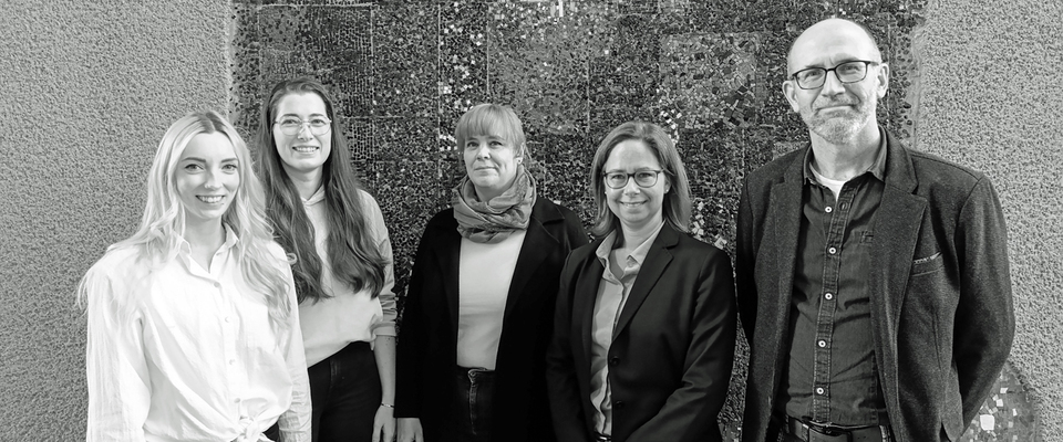 Foto von Mitarbeiterinnen und eines Mitarbeiters für den sozialen Dienst