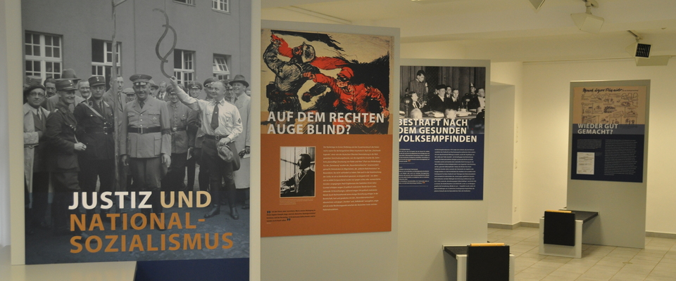 Plakate zum Thema Justiz und Nationalsozialismus